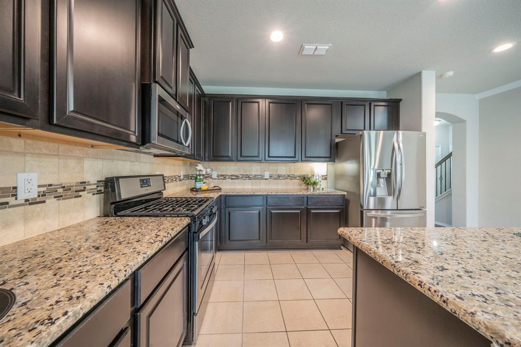 1621 Ranch Trail Road Aubrey, TX 76227 - Photo 12 of 38 Gallery Image 12