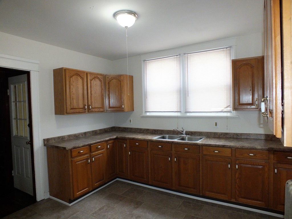 55 Ionia Street Springfield, MA 01109 - Photo 8 of 20 Gallery Image 8
