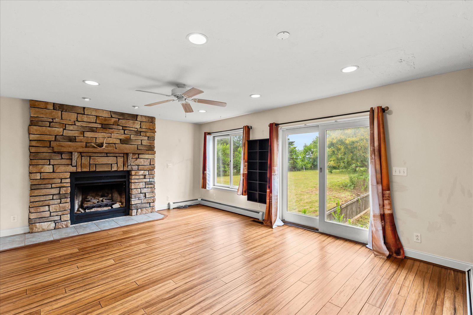 333 Newcomer Road Windsor, PA 17366 - Photo 11 of 112 Family room