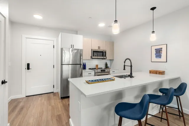 $551,633 | 10 Somerset Avenue, Unit 405, Winthrop, MA 02152