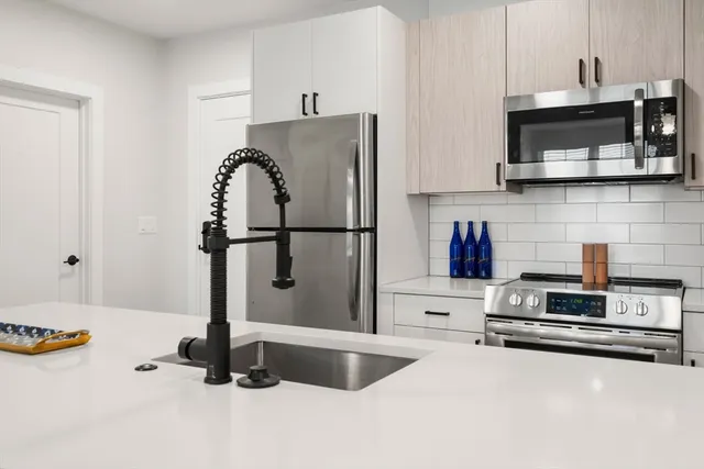 $551,633 | 10 Somerset Avenue, Unit 405, Winthrop, MA 02152