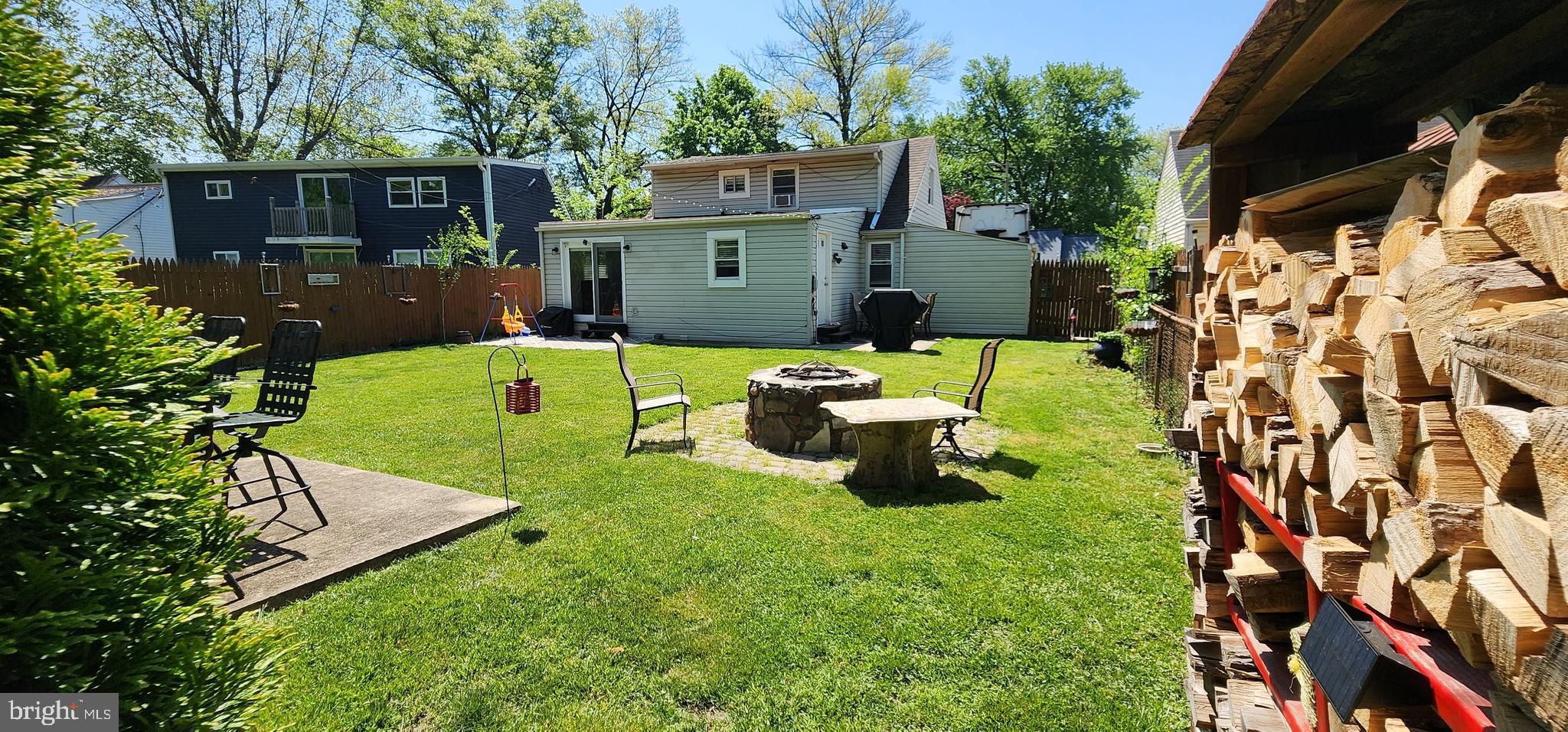 a view of backyard with a table and chairs