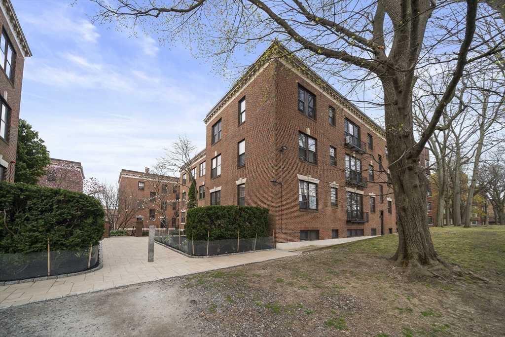 1986 Commonwealth, Unit 2 Boston, MA 02135 - Photo 20 of 24