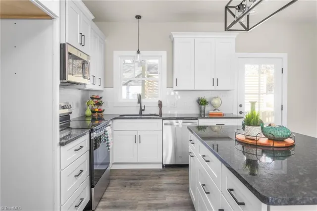 $328,000 | 1931 Henry Road, Graham, NC 27253