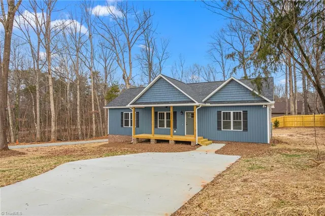 $319,000 | 1931 Henry Road, Graham, NC 27253