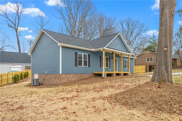$319,000 | 1931 Henry Road, Graham, NC 27253