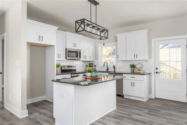 $328,000 | 1931 Henry Road, Graham, NC 27253