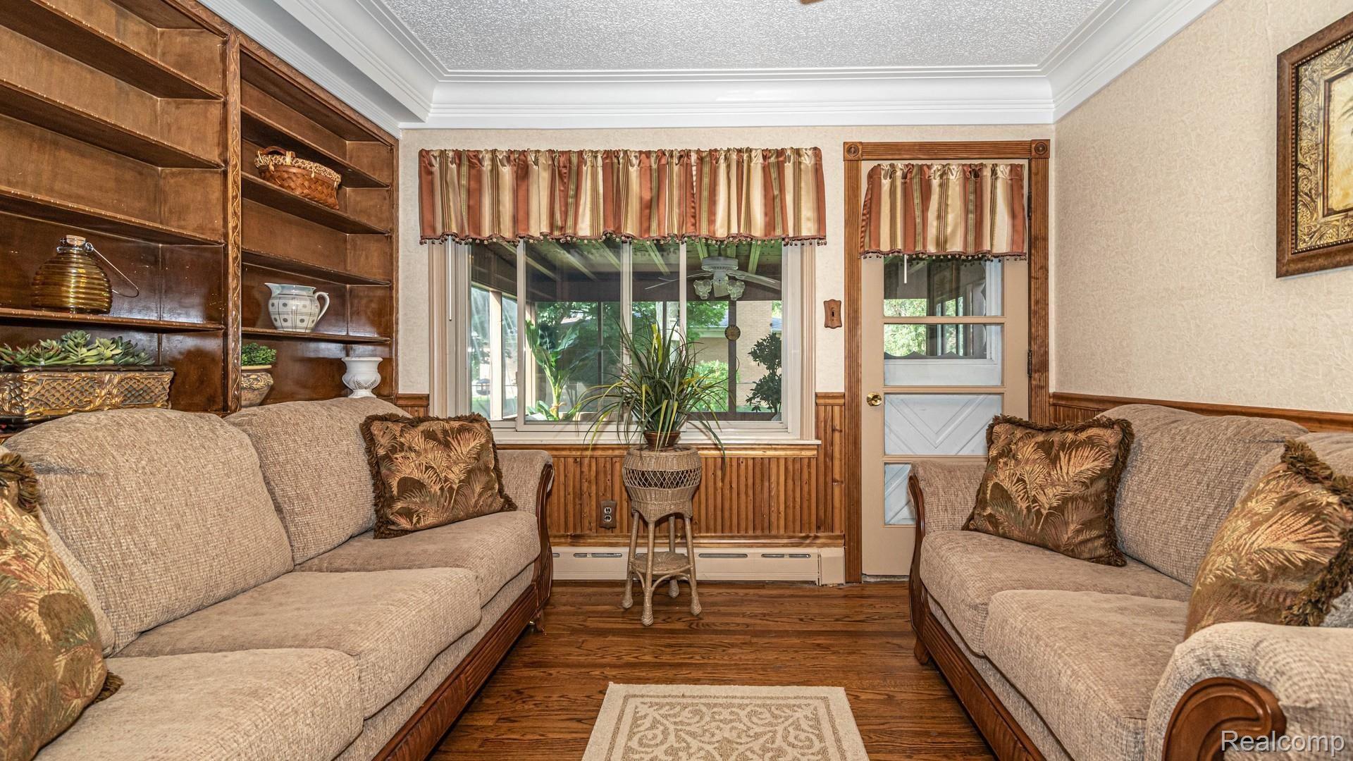 27216 Howell Road Redford, MI 48239 - Photo 26 of 37 Sitting room/study!