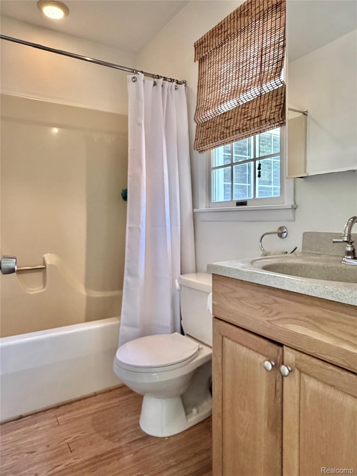 5330 Aintree Road Rochester, MI 48306 - Photo 26 of 42 Main floor ensuite bath