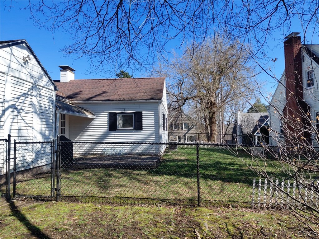 200 Ambergate Road Syracuse, NY 13214 - Photo 8 of 11