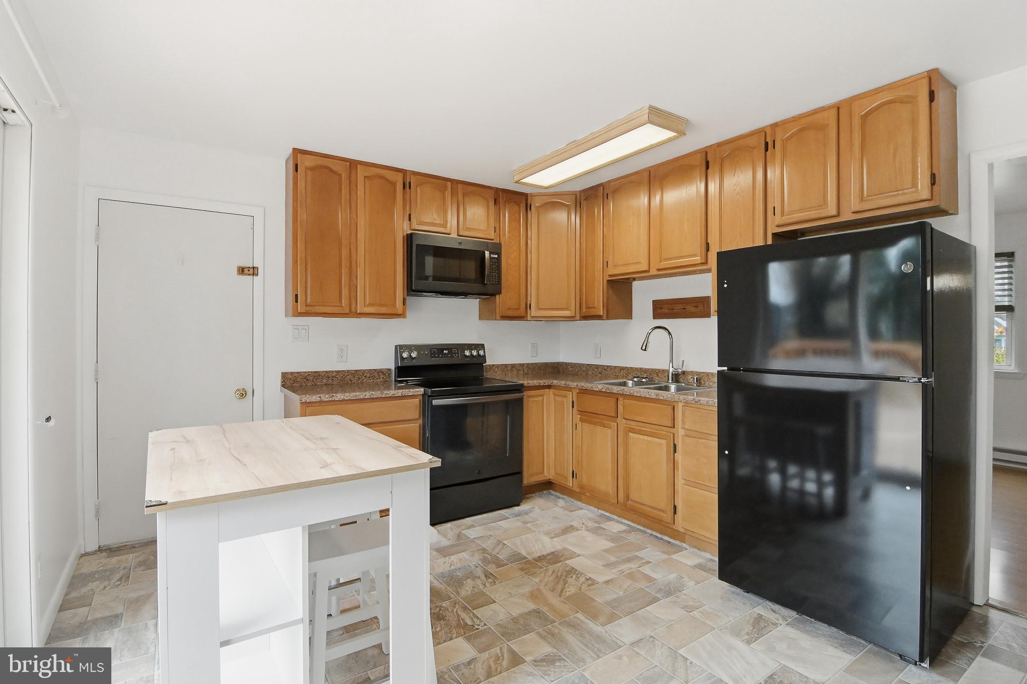 25 Cherry Lane Elkton, MD 21921 - Photo 8 of 15 a kitchen with granite countertop a refrigerator stove and microwave