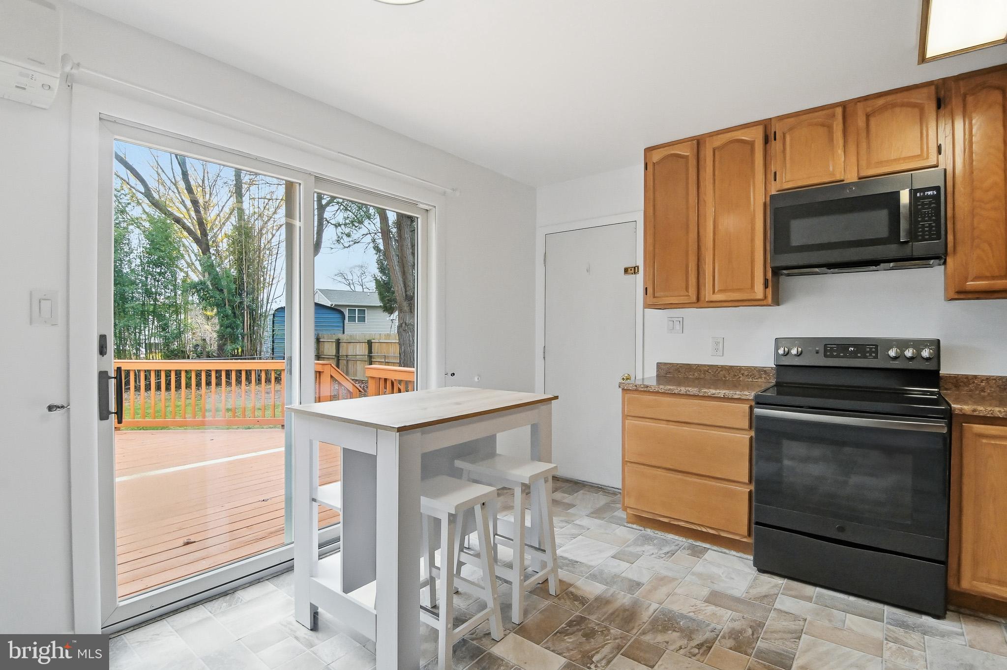 25 Cherry Lane Elkton, MD 21921 - Photo 9 of 15 a kitchen that has a stove and a microwave