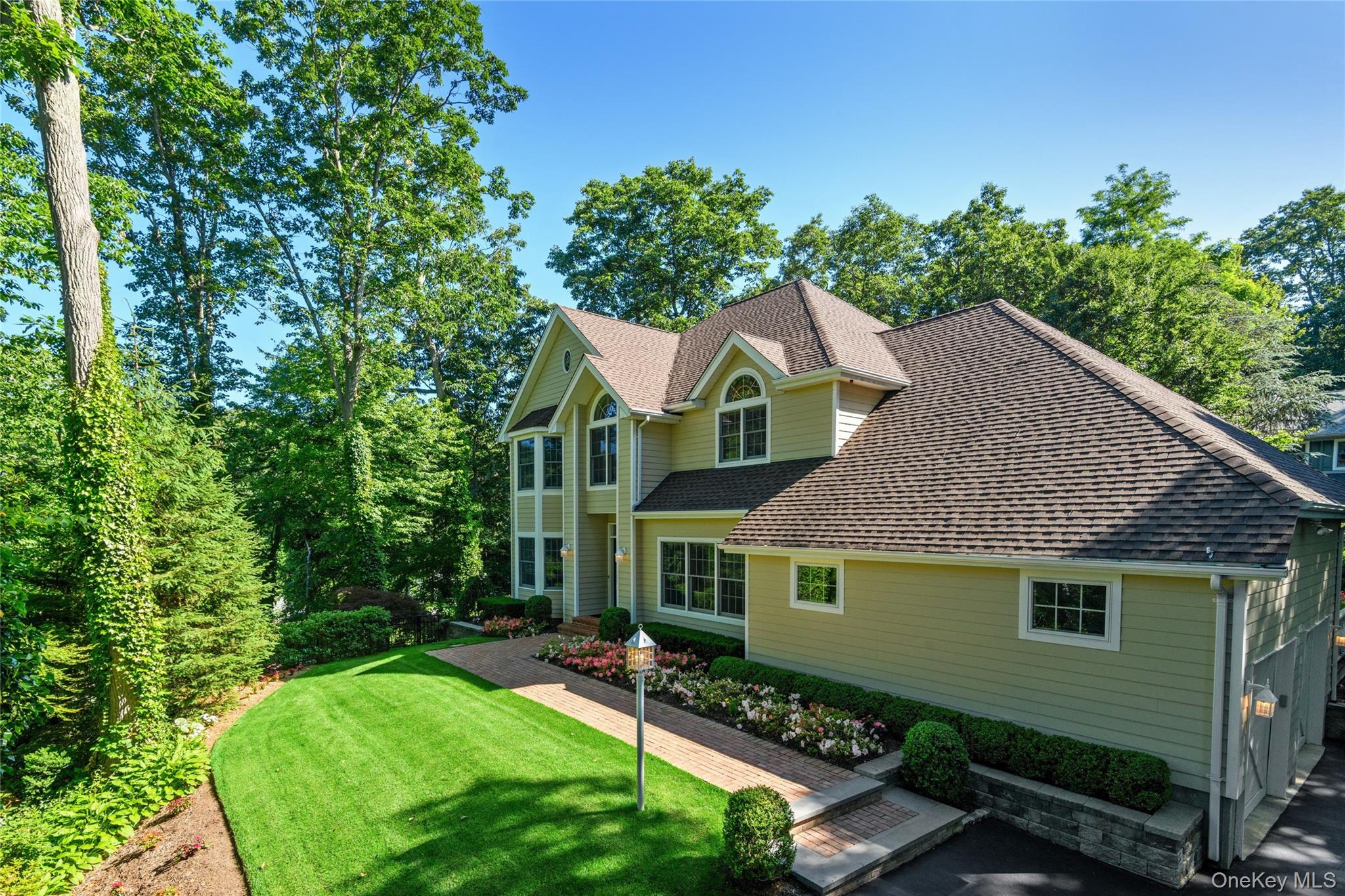 33 Walters Avenue Cold Spring Harbor, NY 11724 - Photo 3 of 18