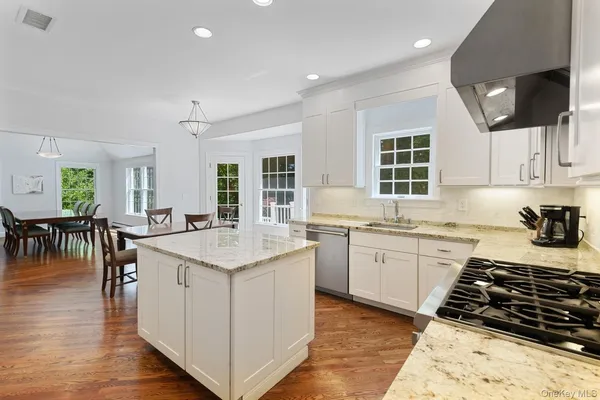 $1,995,000 | 33 Walters Avenue, Cold Spring Harbor, NY 11724