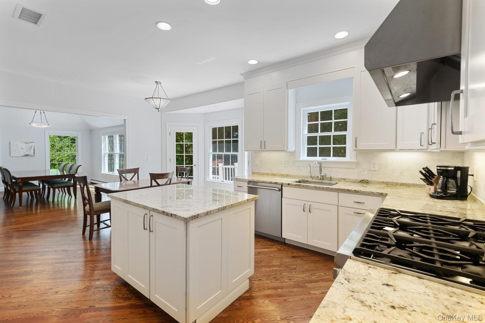 33 Walters Avenue Cold Spring Harbor, NY 11724 - Photo 8 of 18