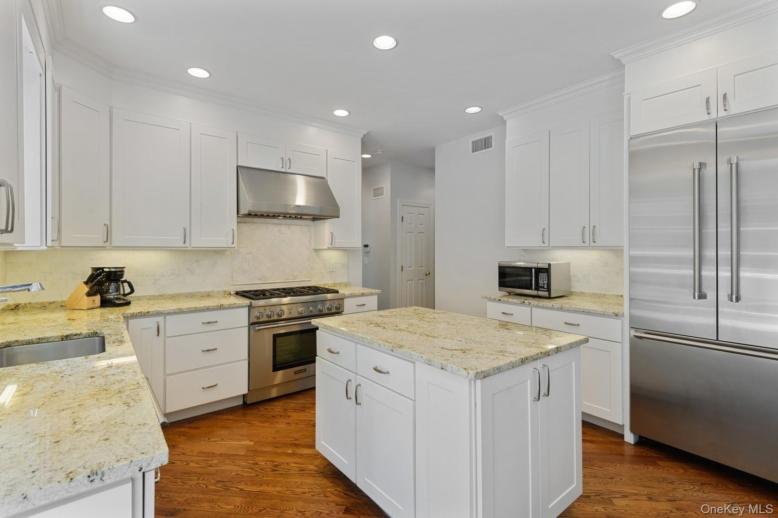 33 Walters Avenue Cold Spring Harbor, NY 11724 - Photo 10 of 18