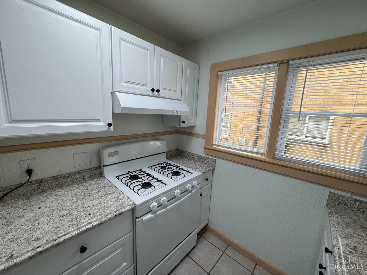 1589 Summit Road Cincinnati, OH 45237 - Photo 19 of 36