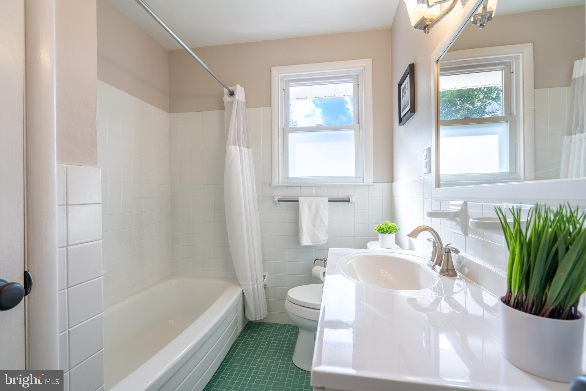 213 Suffolk Road Flourtown, PA 19031 - Photo 23 of 44 Hall Bath