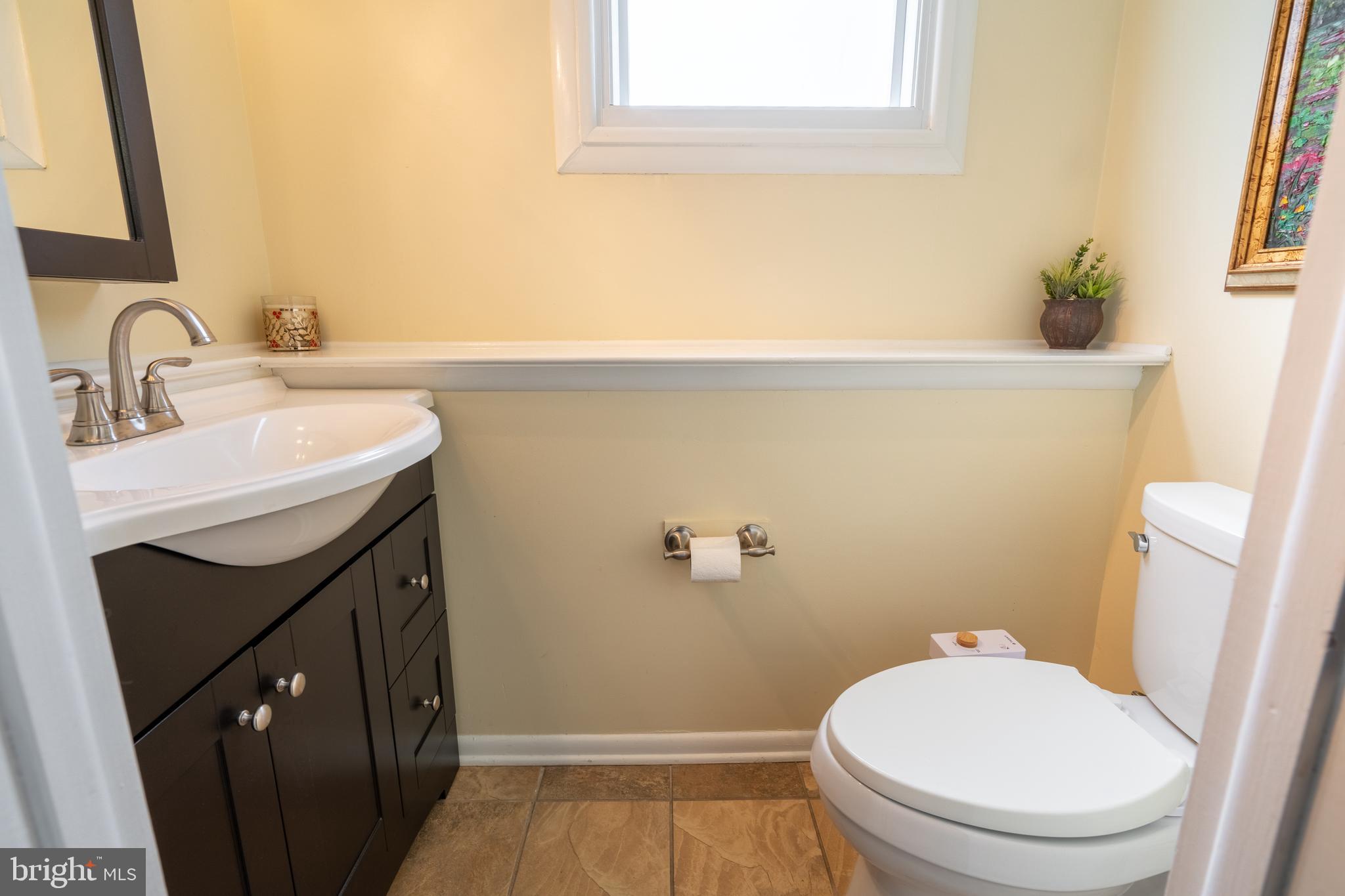 213 Suffolk Road Flourtown, PA 19031 - Photo 30 of 44 Downstairs Powder Room