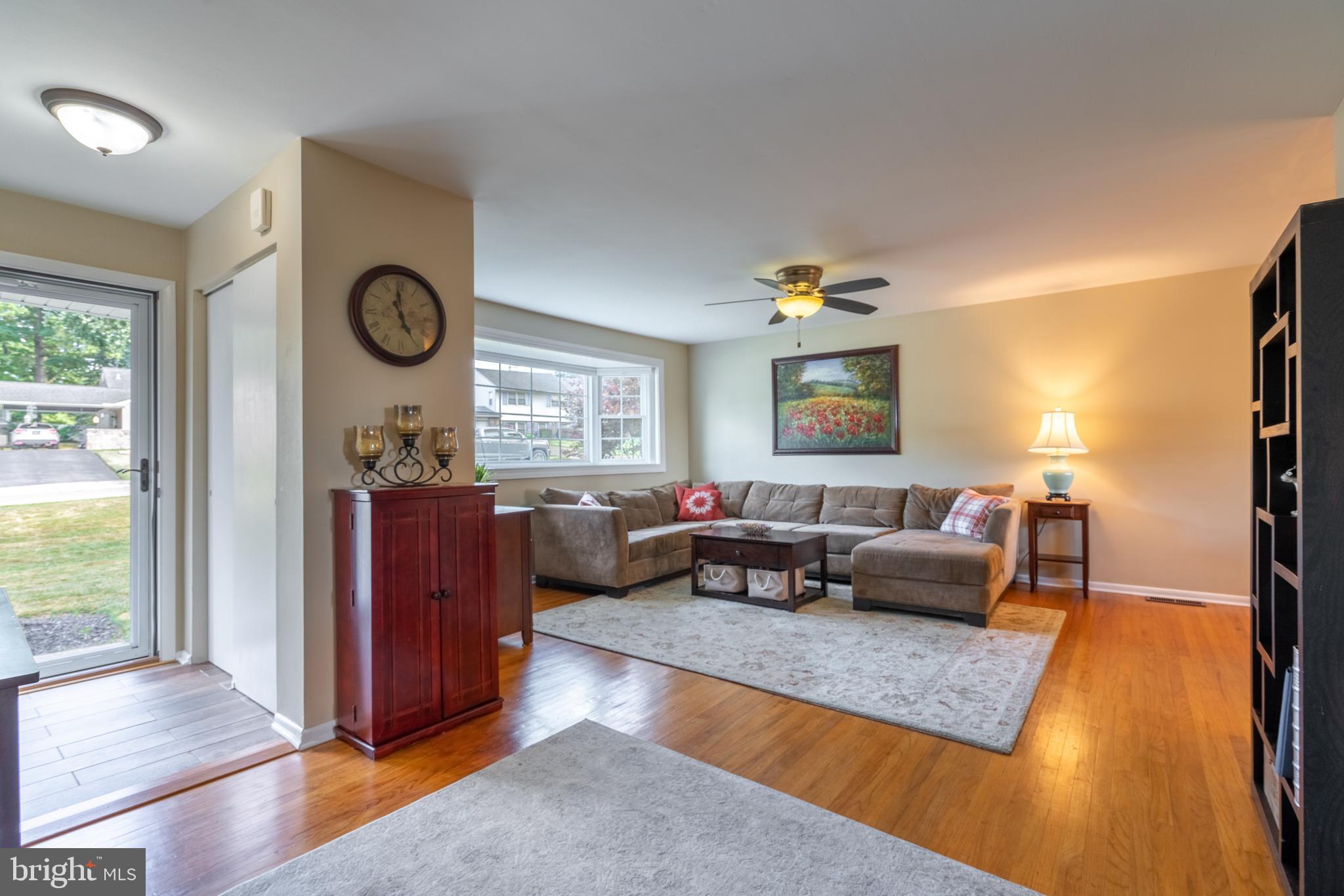 213 Suffolk Road Flourtown, PA 19031 - Photo 6 of 44 Living Room