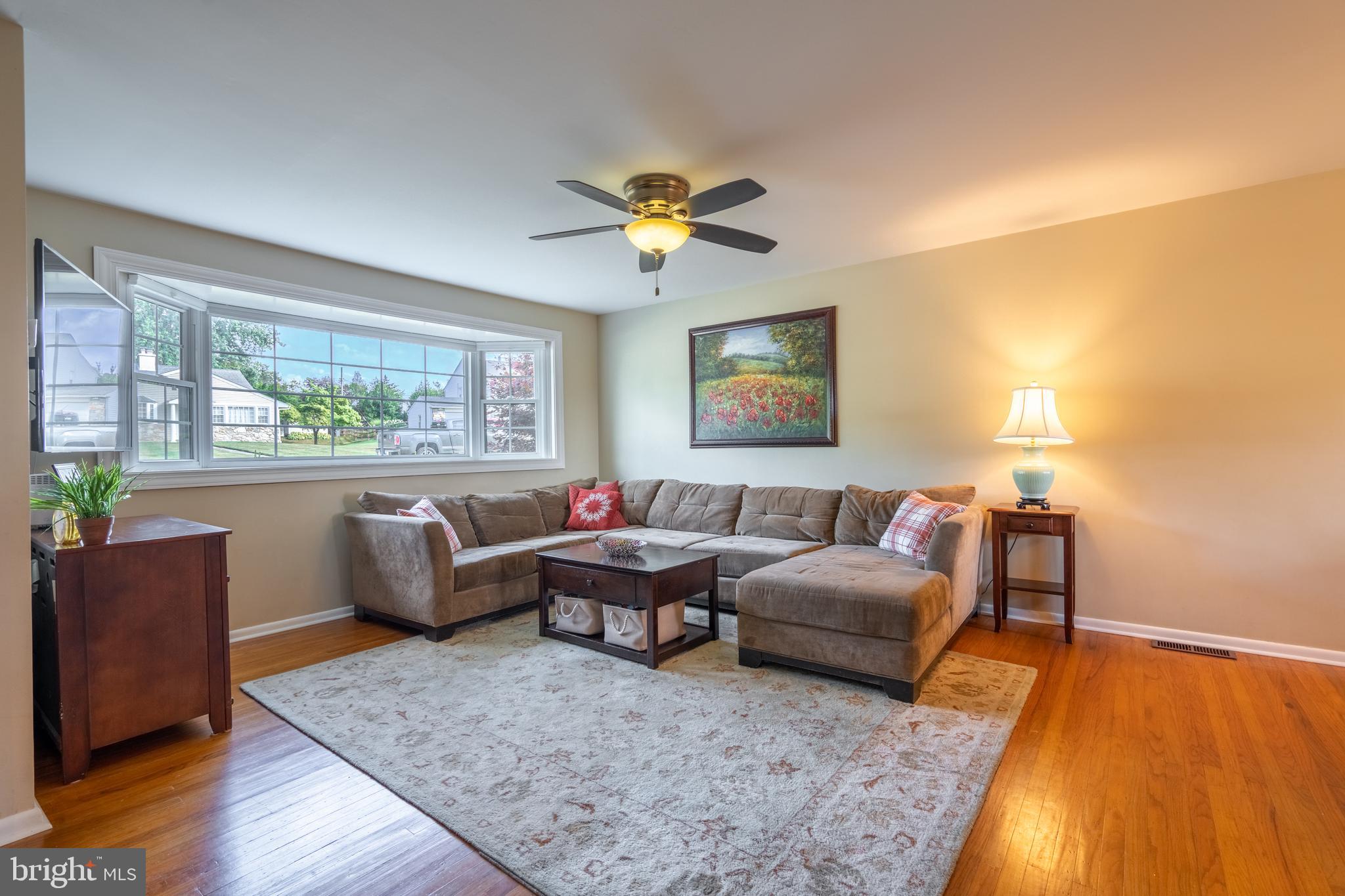 213 Suffolk Road Flourtown, PA 19031 - Photo 7 of 44 Living Room