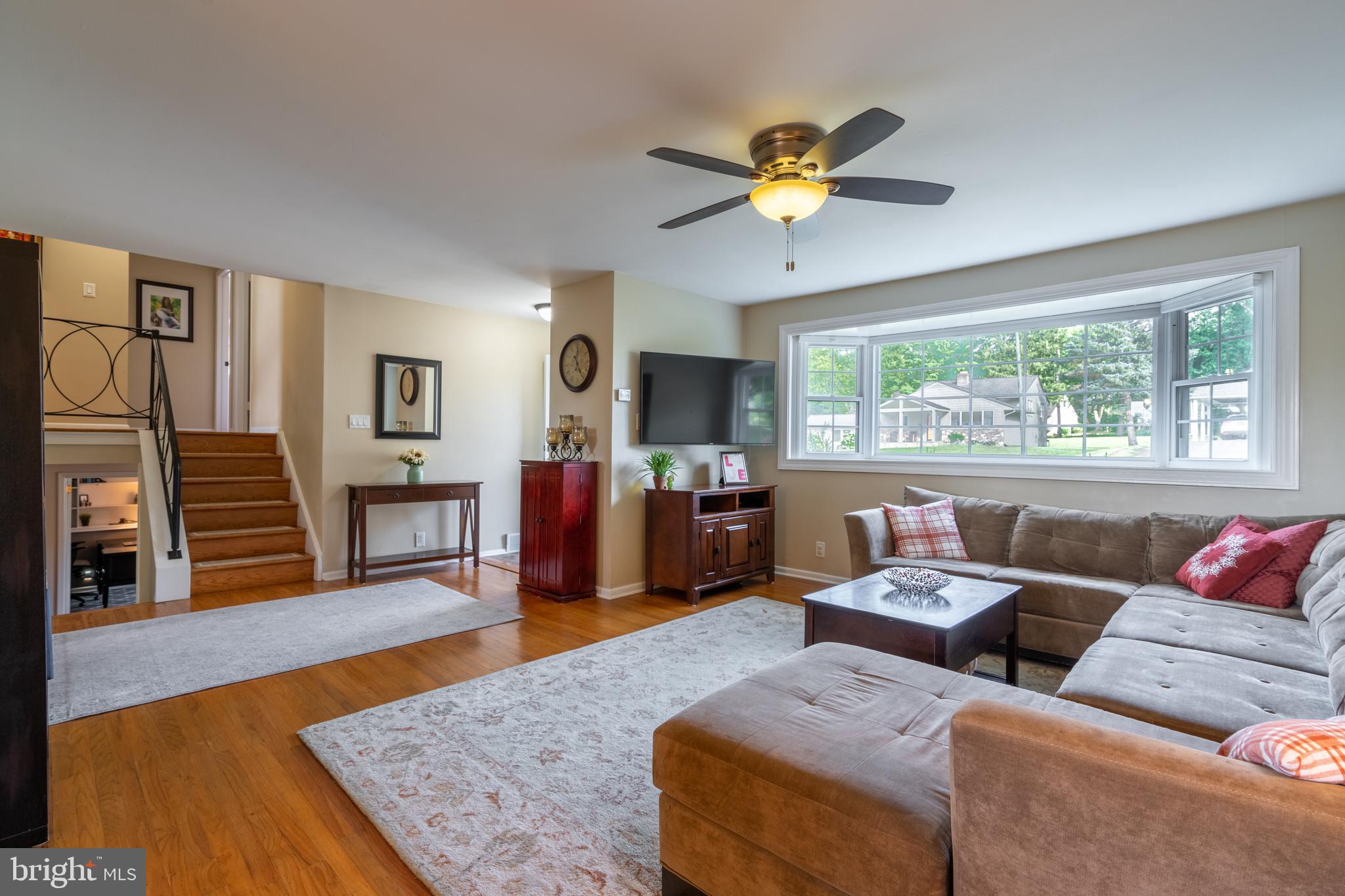 213 Suffolk Road Flourtown, PA 19031 - Photo 8 of 44 Living Room