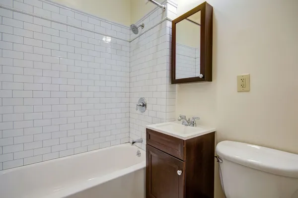$3,995 | 2704 North Mildred Avenue, Unit 2F, Chicago, IL 60614