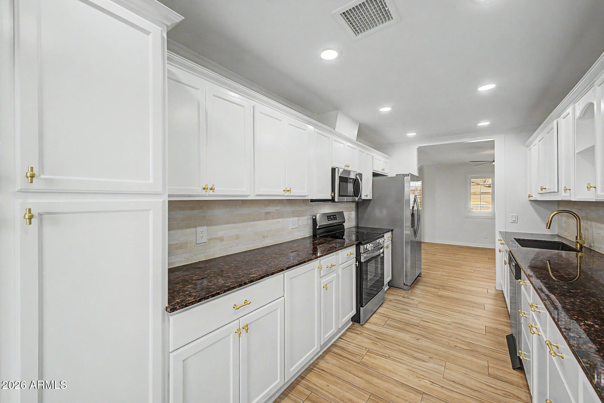 717 West Datil Avenue Apache Junction, AZ 85120 - Photo 10 of 28 12 - Datil