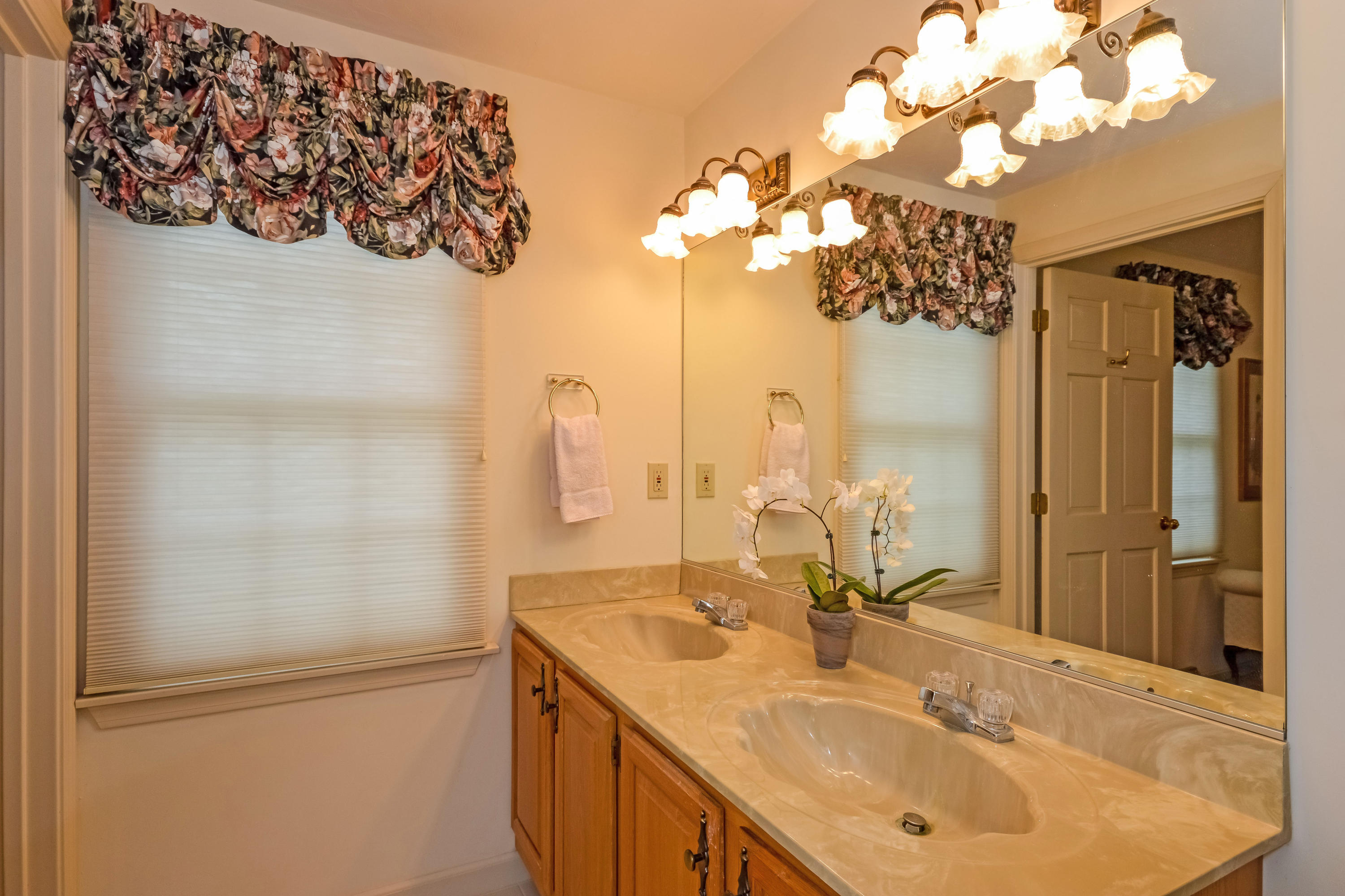 45 Deerfield Road Osterville, MA 02655 - Photo 14 of 29 017-Master_Bathroom-4095305-large