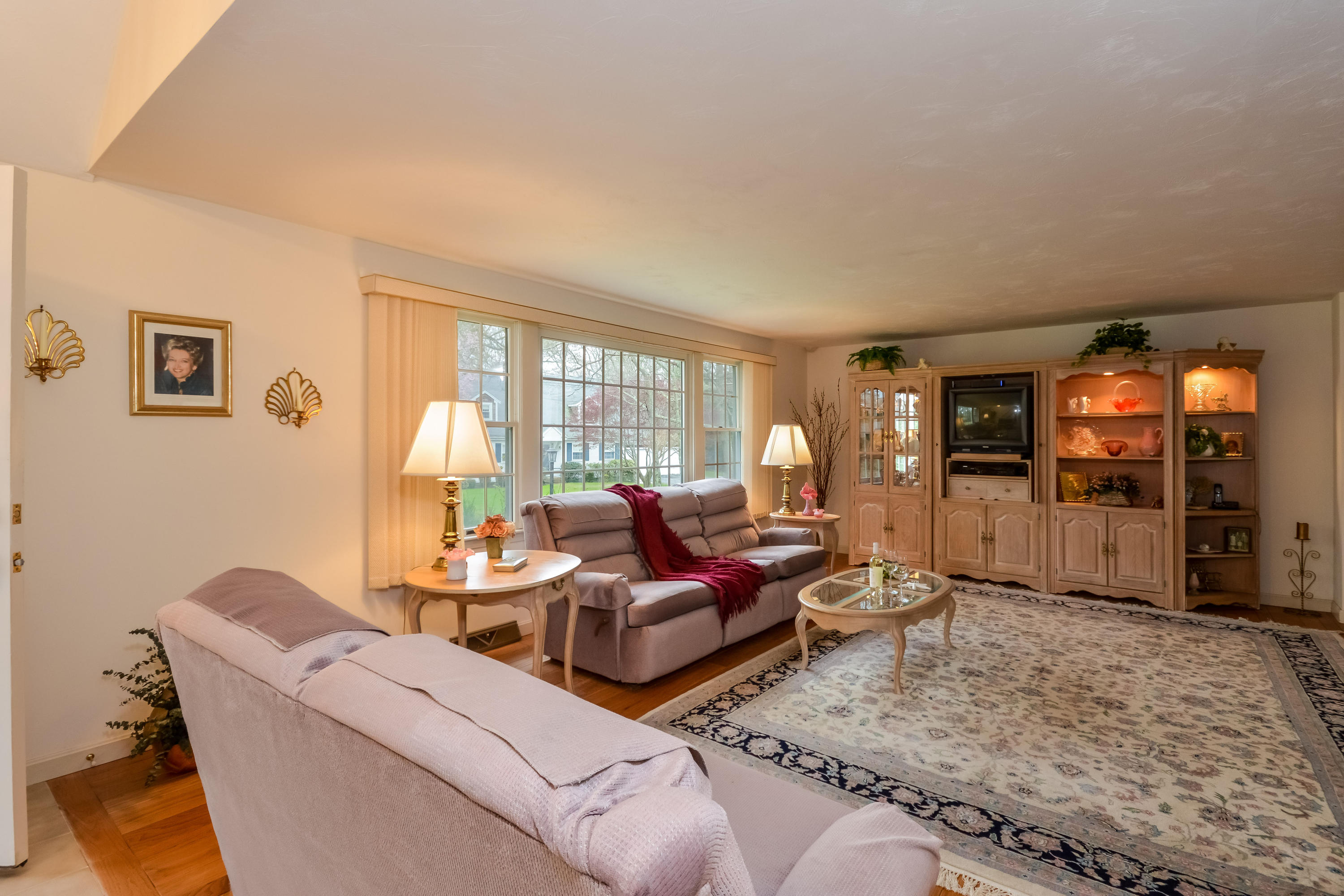 007-Living_Room-4095318-large