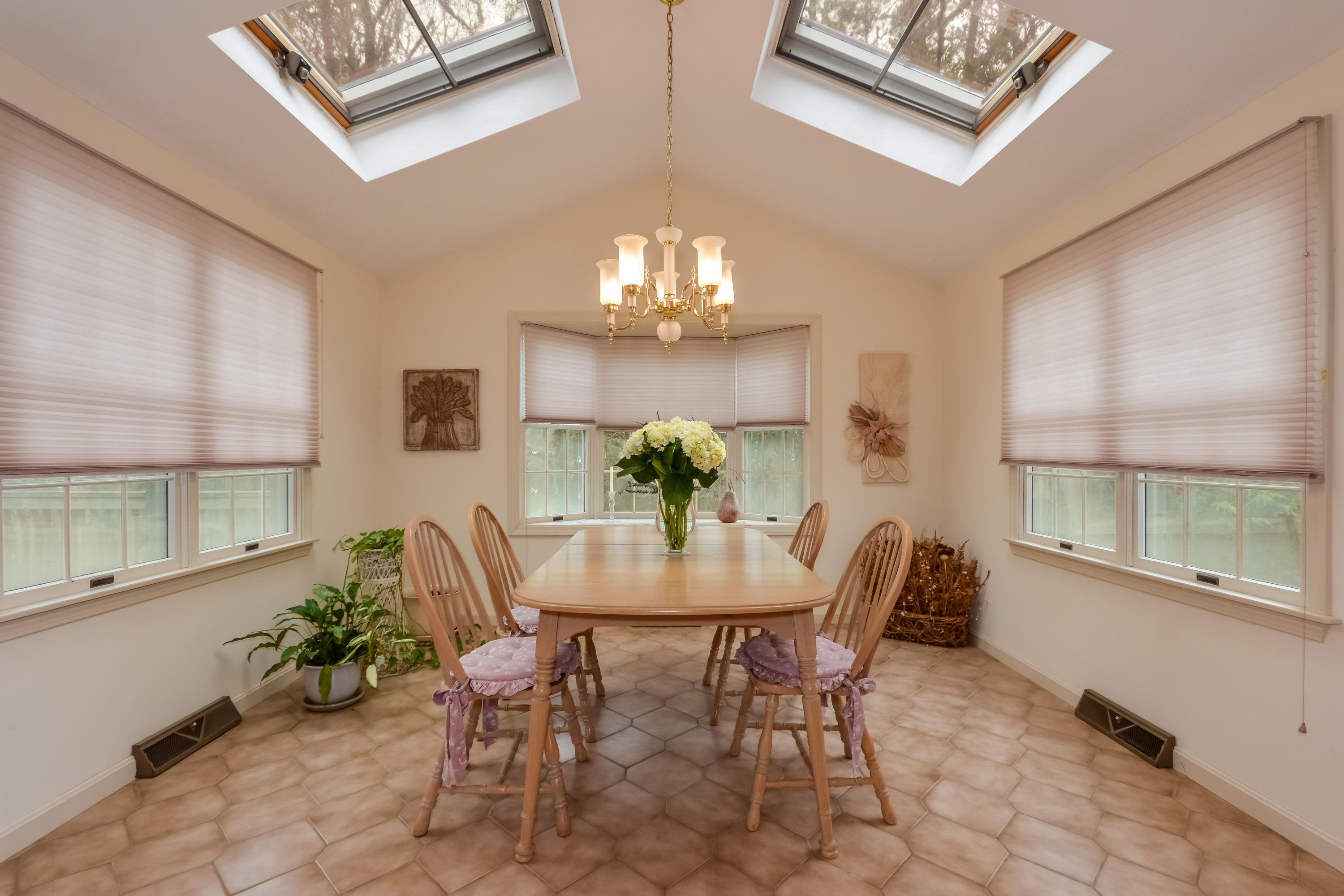 008-Dining_Room-4095317-large