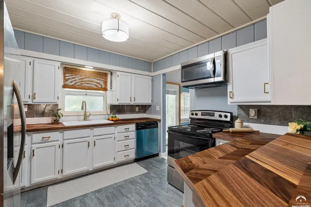 $283,900 | 1950 Barker Avenue, Lawrence, KS 66046