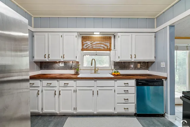 $283,900 | 1950 Barker Avenue, Lawrence, KS 66046