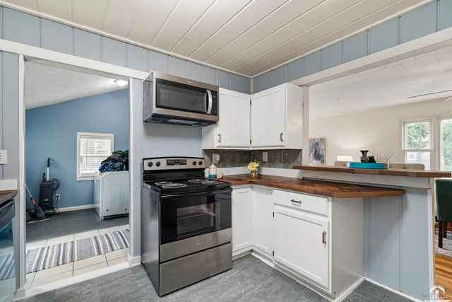 $283,900 | 1950 Barker Avenue, Lawrence, KS 66046