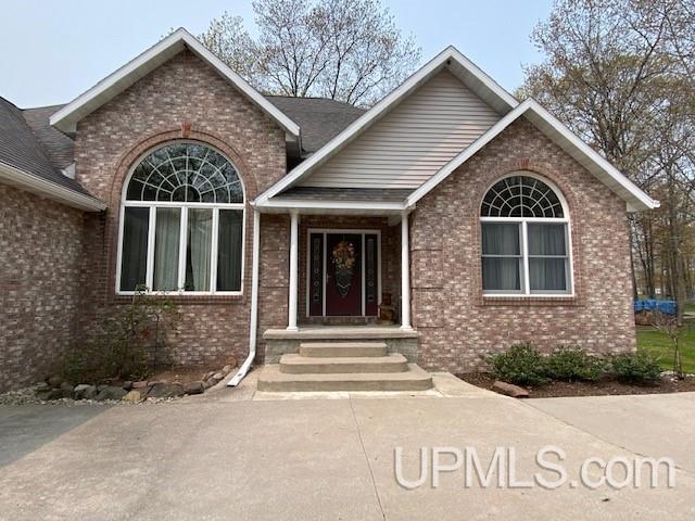 60 Tipperary Road Gladstone, MI 49837 - Photo 3 of 25 Gallery Image 3