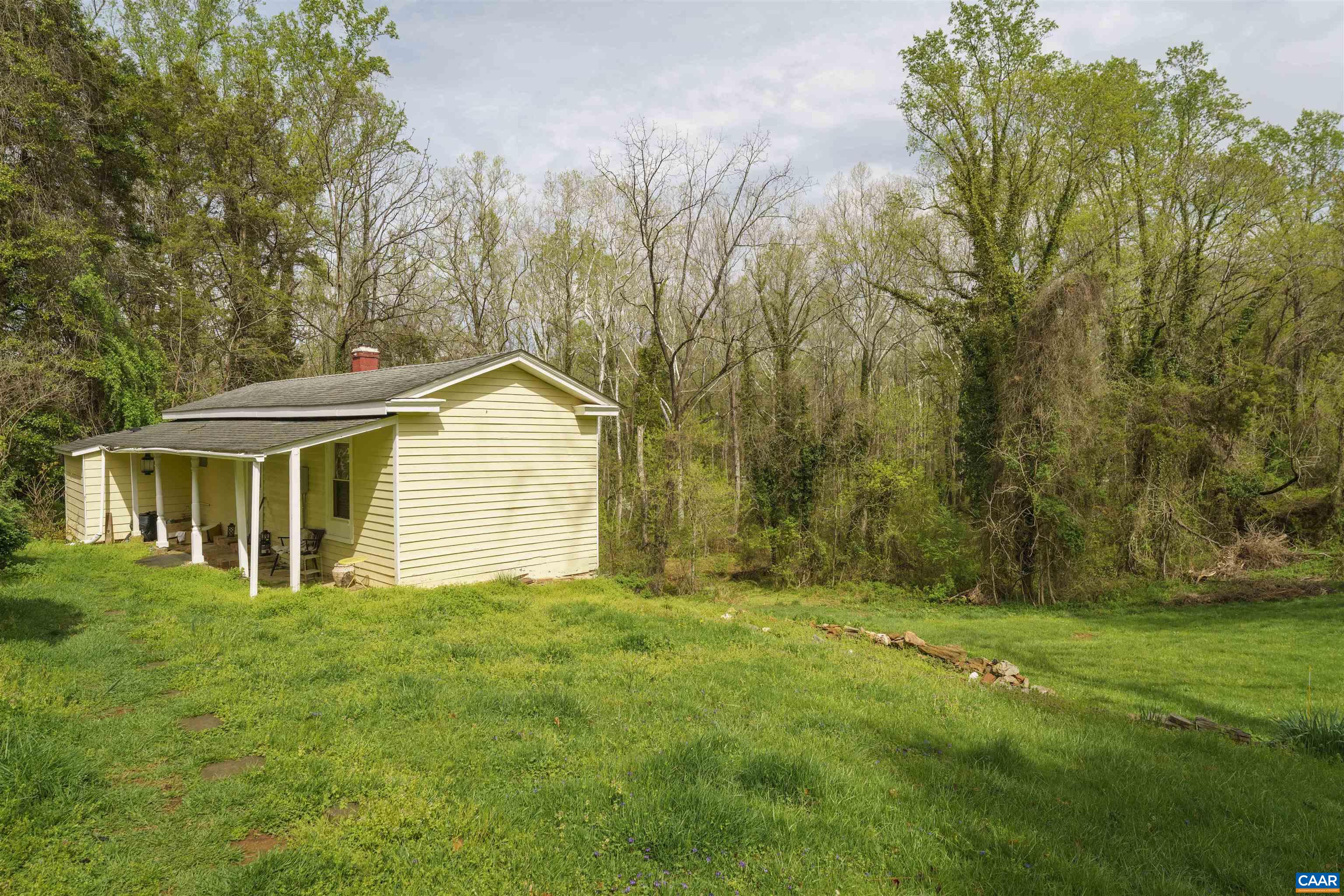 5515 Gordonsville Road Keswick, VA 22947 - Photo 38 of 46 a backyard of a house with plants and large tree