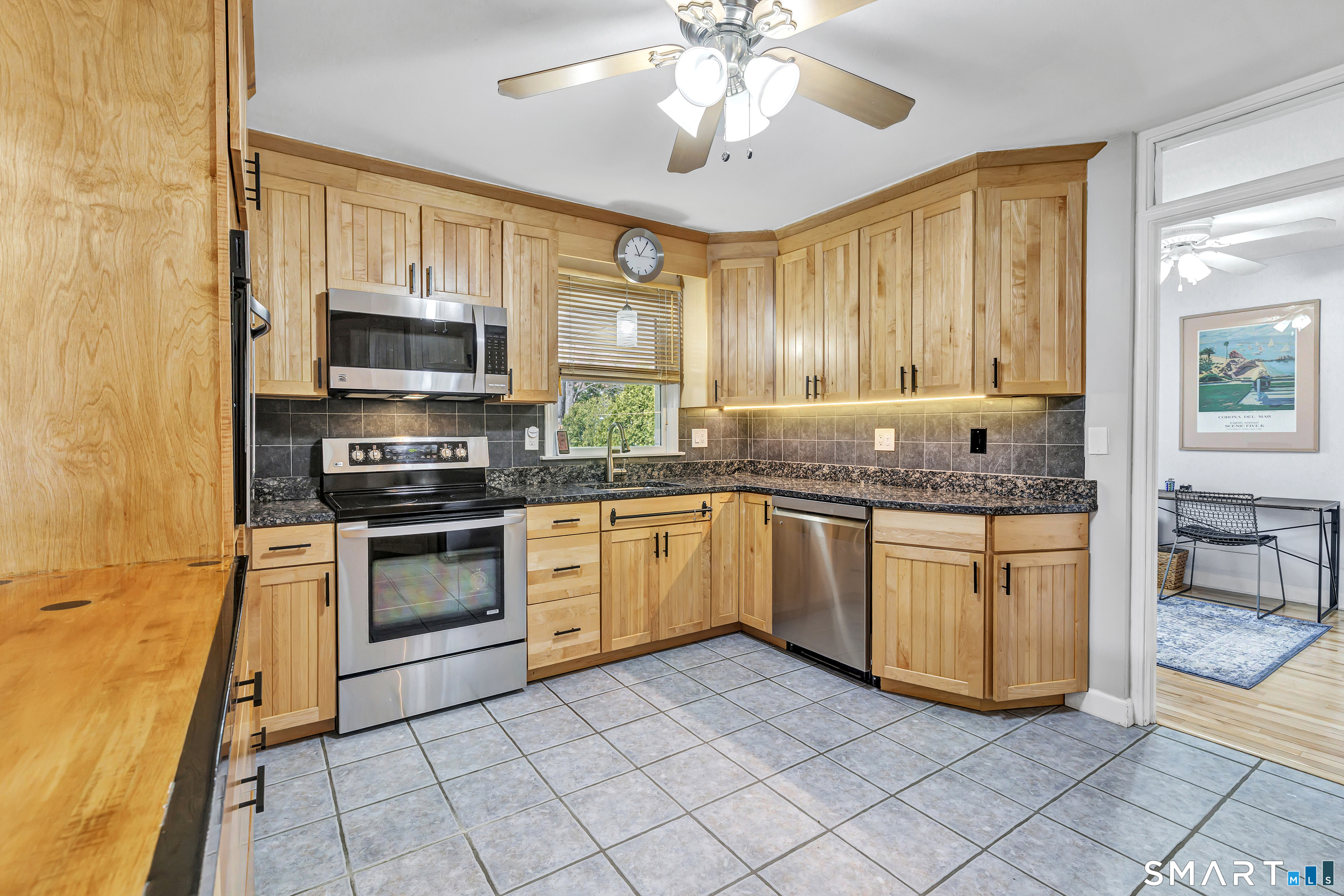 8 Koger Road Trumbull, CT 06611 - Photo 11 of 40