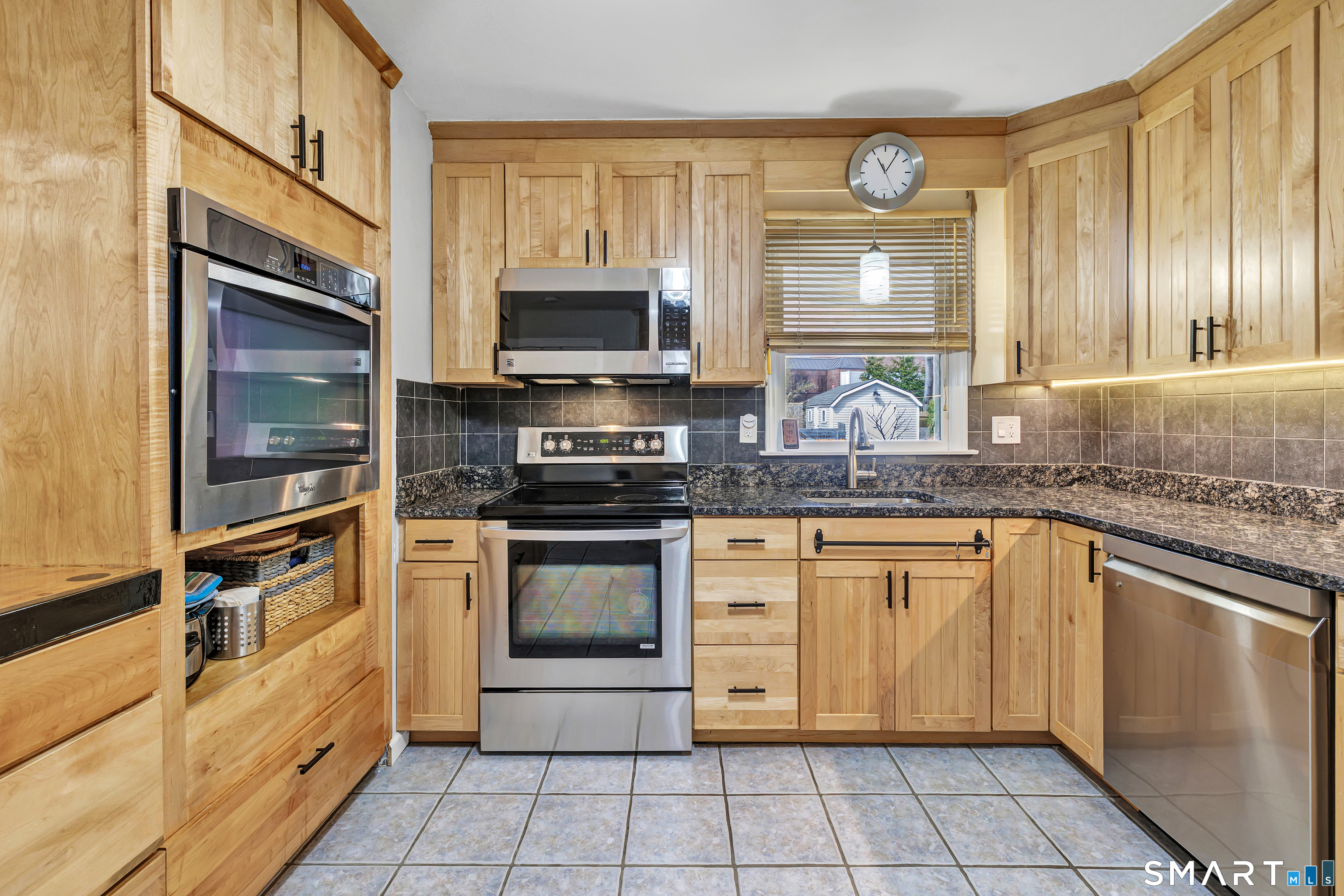 8 Koger Road Trumbull, CT 06611 - Photo 10 of 40