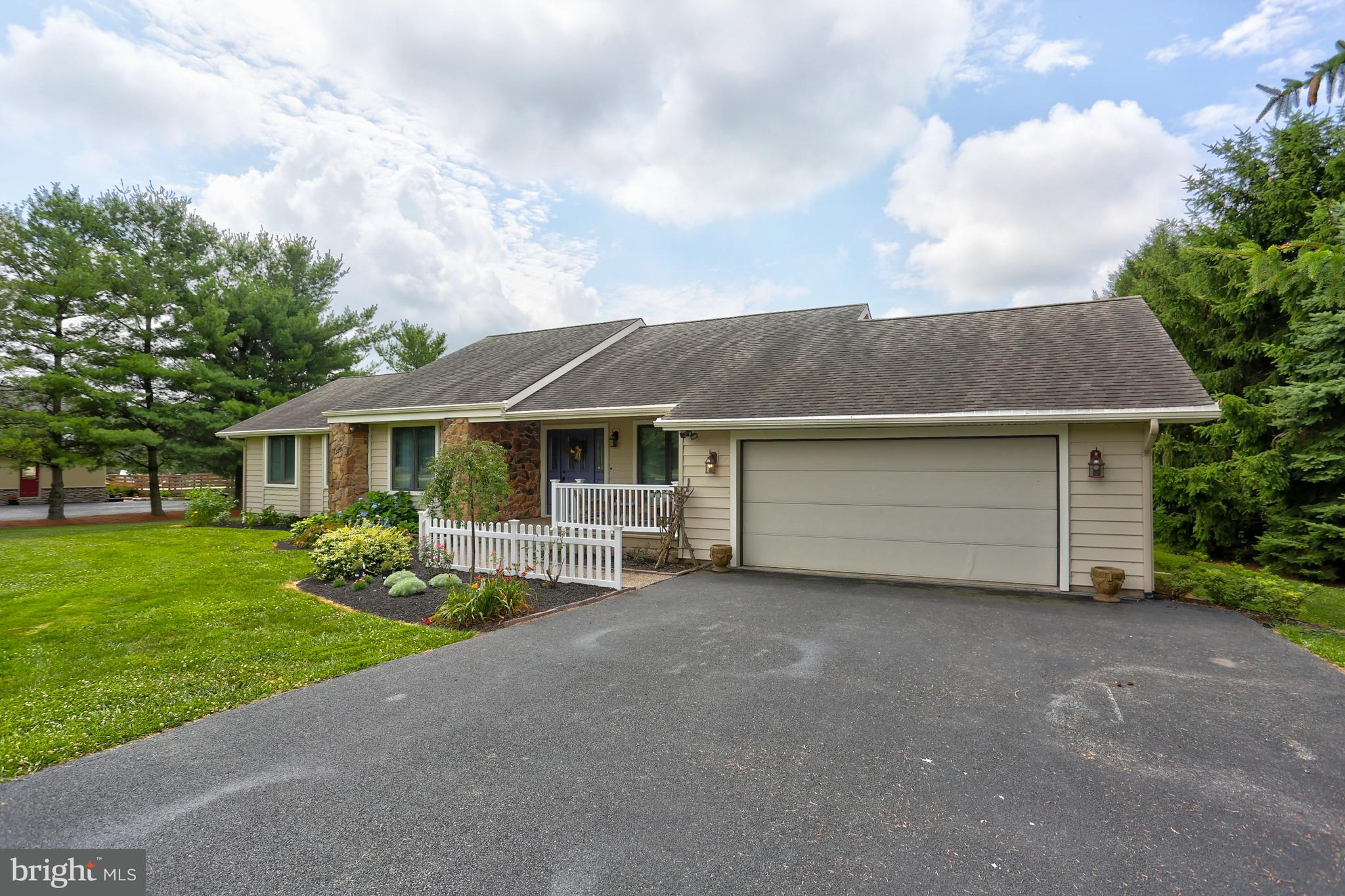 968 Buckwalter Road Lititz, PA 17543 - Photo 3 of 37