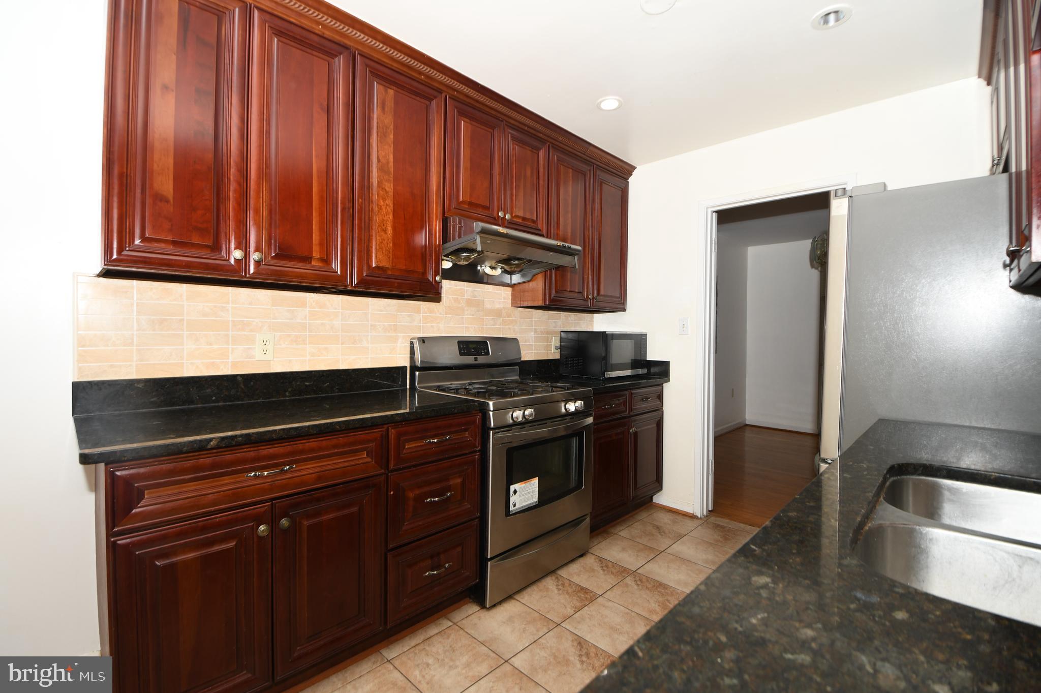 8147 Inverness Ridge Road Potomac, MD 20854 - Photo 12 of 60
