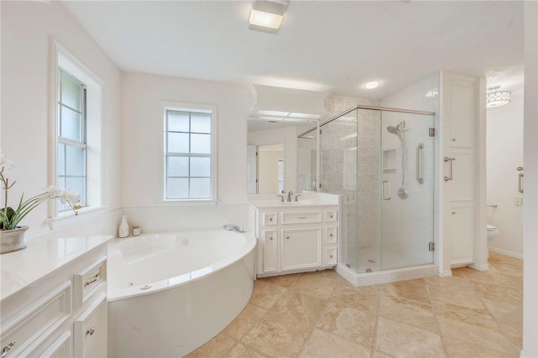713 Willow Loop College Station, TX 77845 - Photo 17 of 39 a spacious bathroom with a bathtub sink and mirror