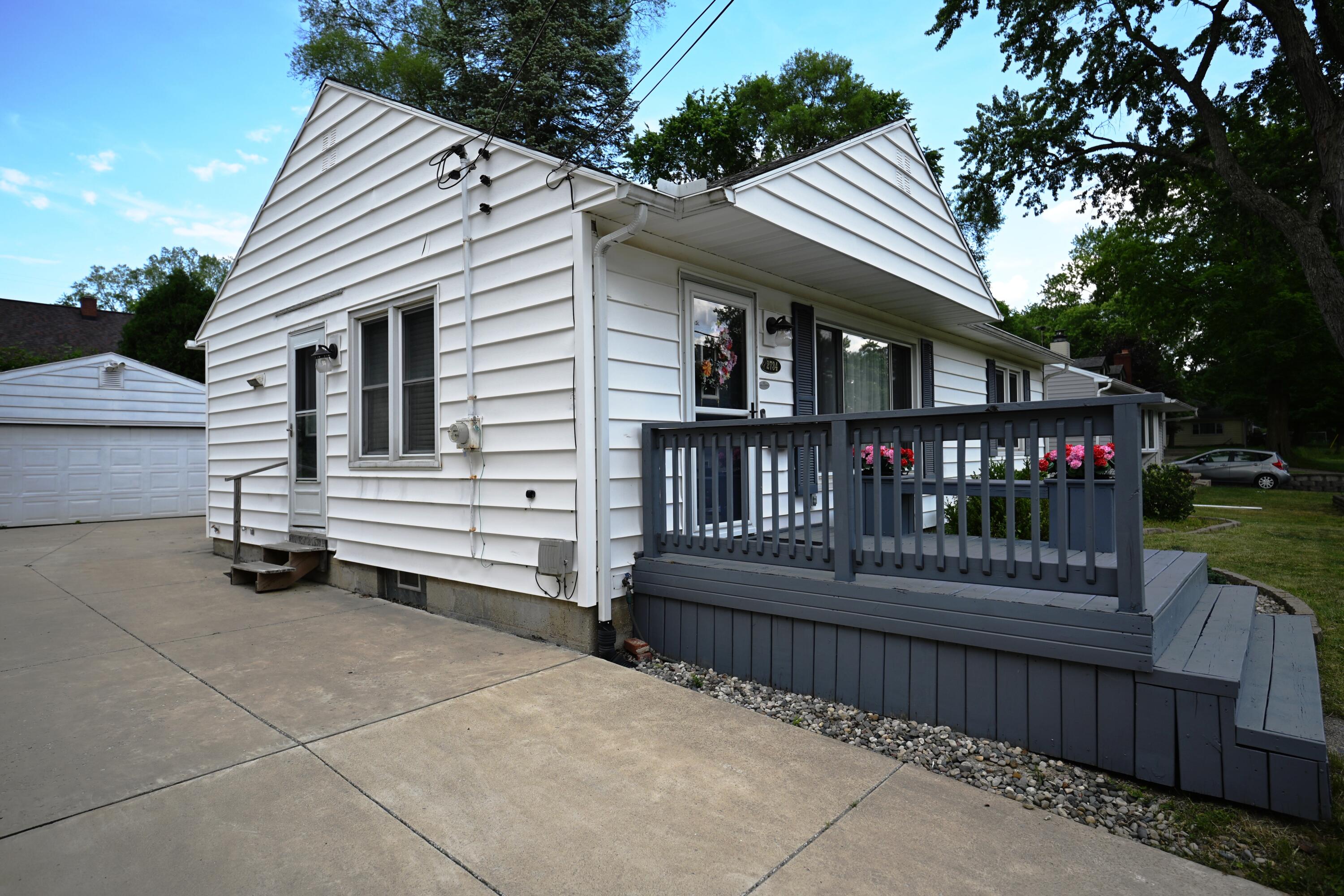 2734 Wellington Road Kalamazoo, MI 49008 - Photo 5 of 44 DSC_0171