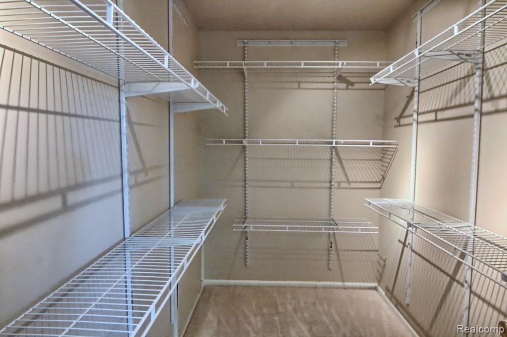 375 Jonathan Drive Rochester, MI 48307 - Photo 18 of 30 Master_Bedroom_Walkin_Closet.jpg