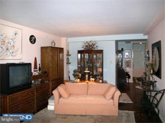 220 West Rittenhouse Square, Unit 4D Philadelphia, PA 19103 - Photo 7 of 7 Living Room