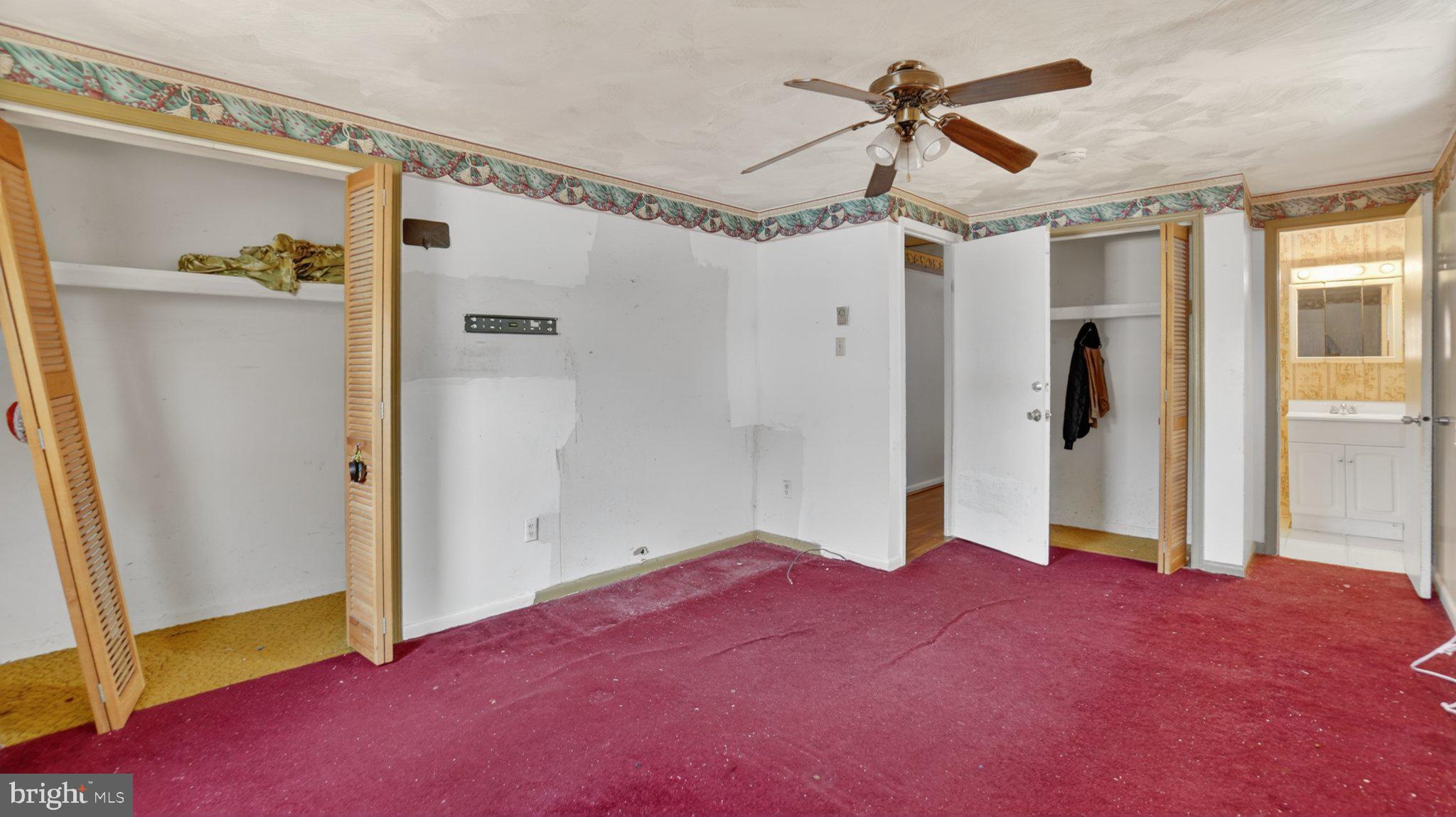 4 Boxwood Road Annapolis, MD 21403 - Photo 13 of 24 Spacious room with potential charm.