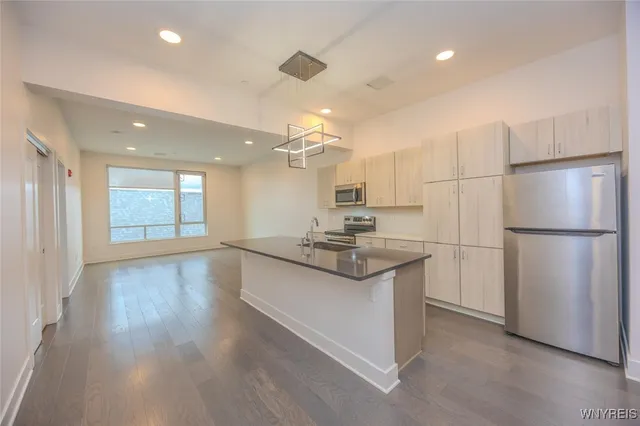 $2,650 | 1020 Elmwood Avenue, Unit 402, Buffalo, NY 14222