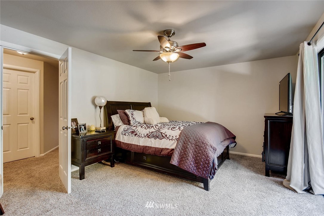 18122 East Spring Lake Drive Southeast Renton, WA 98058 - Photo 11 of 25