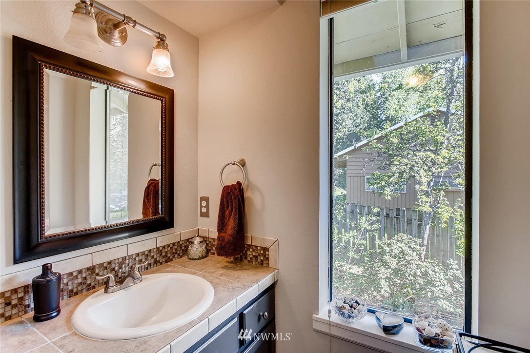 18122 East Spring Lake Drive Southeast Renton, WA 98058 - Photo 12 of 25