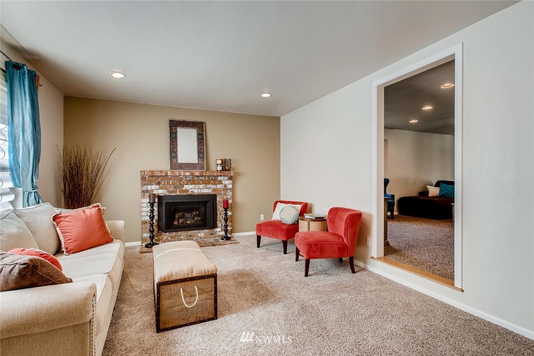 18122 East Spring Lake Drive Southeast Renton, WA 98058 - Photo 3 of 25