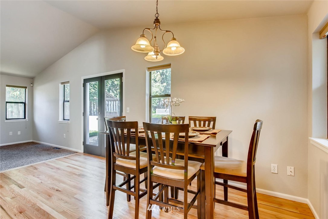 18122 East Spring Lake Drive Southeast Renton, WA 98058 - Photo 7 of 25